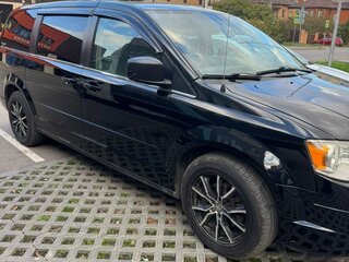 2009 Chrysler Town & Country V, чёрный, 1600000 рублей, вид 3