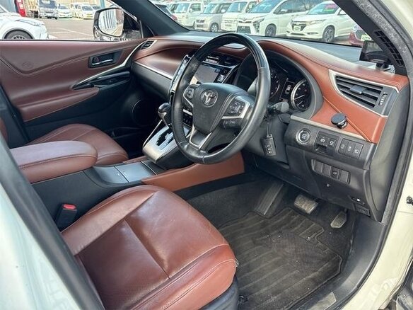 2018 Toyota Harrier III (XU60) Рестайлинг, белый, 2390000 рублей - вид 12