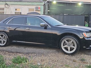 2012 Chrysler 300C II, чёрный, 1350000 рублей, вид 4