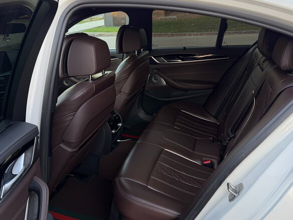2021 BMW 5 серии M550i xDrive VII (G30/G31/G38) Рестайлинг, белый, 5500000 рублей - вид 6