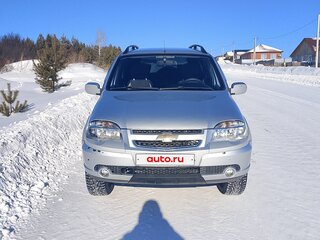 2011 Chevrolet Niva I Рестайлинг, серебристый, 430000 рублей, вид 1