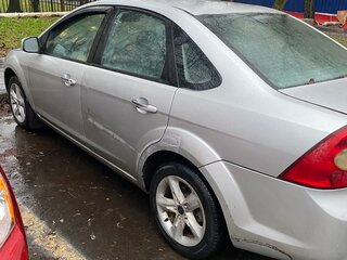2010 Ford Focus II Рестайлинг, серебристый, 600000 рублей, вид 4