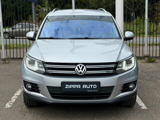 2016 Volkswagen Tiguan I Рестайлинг, серебристый, 2049000 рублей, вид 2