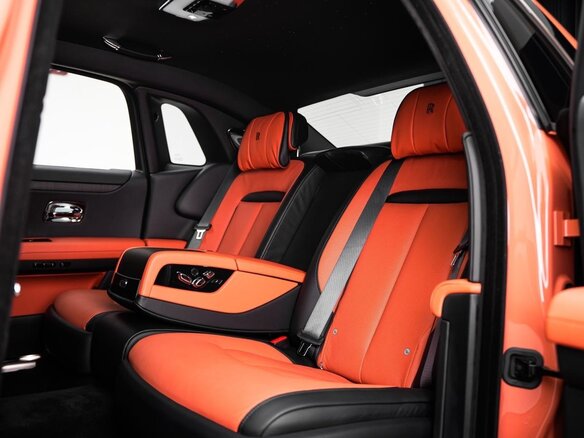 2025 Rolls-Royce Ghost Extended II Рестайлинг (Series II), оранжевый, 44000000 рублей - вид 20