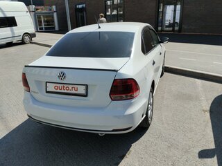 2016 Volkswagen Polo V Рестайлинг, белый, 700000 рублей, вид 3