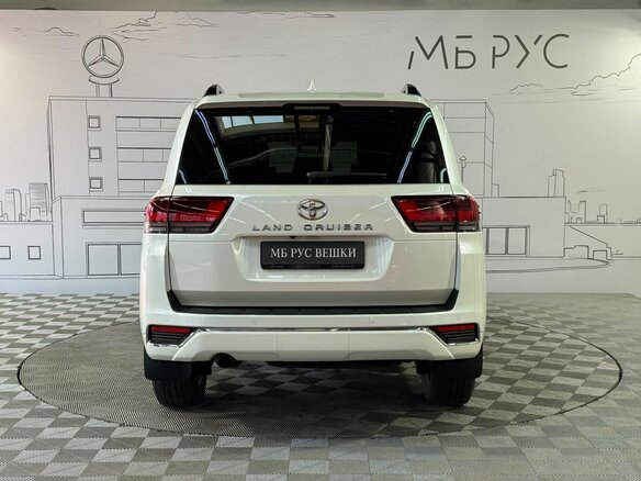 2024 Toyota Land Cruiser 300 Series, белый - вид 8