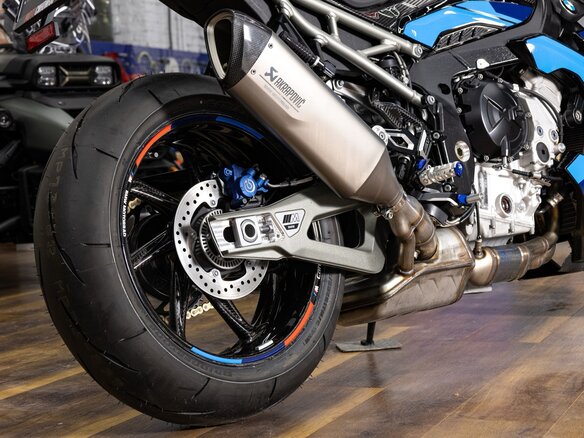 2026 BMW M 1000 R, чёрный, 3590000 рублей - вид 13