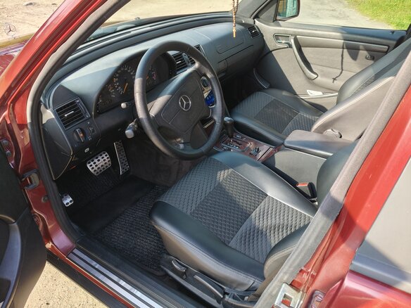 2000 Mercedes-Benz C-Класс 180 I (W202) Рестайлинг, чёрный, 300000 рублей - вид 18