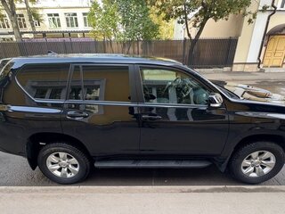2021 Toyota Land Cruiser Prado 150 Series Рестайлинг 3, чёрный, 5800000 рублей, вид 5
