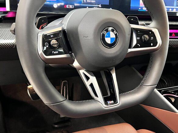 2025 BMW 5 серии 530i xDrive VIII (G60/G61/G68), чёрный, 9300000 рублей - вид 16