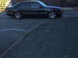 2000 Mercedes-Benz E-Класс 320 II (W210, S210) Рестайлинг, чёрный, 580000 рублей, вид 4