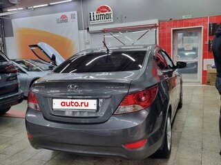 2013 Hyundai Solaris I, серый, 900000 рублей, вид 5