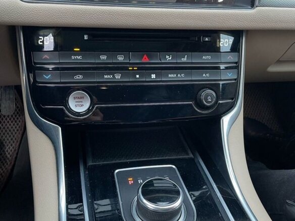 2017 Jaguar XF II, красный, 2400000 рублей - вид 20