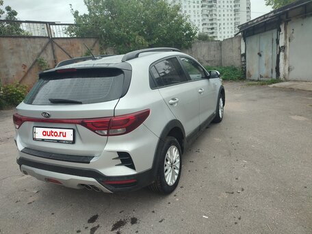 2021 Kia Rio X IV Рестайлинг, жёлтый, 1100000 рублей, вид 4