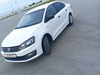 2018 Volkswagen Polo V Рестайлинг, белый, 700000 рублей, вид 1