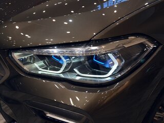 2020 BMW X6 M50i III (G06), коричневый, 7502000 рублей, вид 3