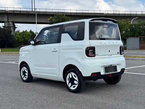 2025 Geely Panda I Рестайлинг, белый - вид 3