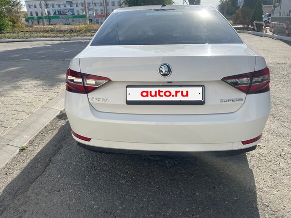 2019 Skoda Superb III, белый, 1850000 рублей - вид 4