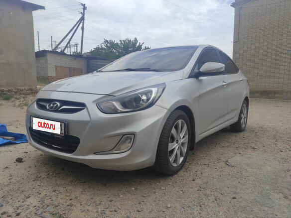 2011 Hyundai Solaris I, серебристый, 890000 рублей