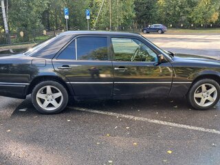1993 Mercedes-Benz E-Класс 200 I (W124), чёрный, 500000 рублей, вид 3