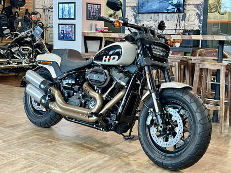 2022 Harley-Davidson Fat Bob, белый, 3150000 рублей, вид 2