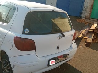 2002 Toyota Vitz I (P10), белый, 250000 рублей, вид 2