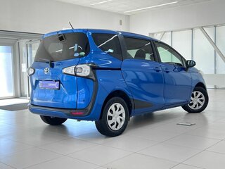 2018 Toyota Sienta II, синий, 1370000 рублей, вид 5