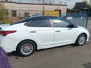 2019 Hyundai Solaris II, белый, 820000 рублей, вид 2