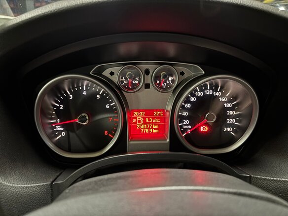 2008 Ford Focus II Рестайлинг, чёрный, 600000 рублей - вид 16