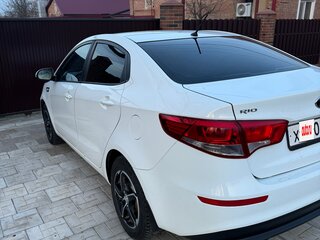 2016 Kia Rio III Рестайлинг, белый, 950000 рублей, вид 2
