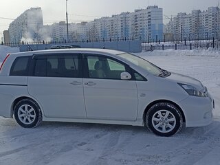2010 Toyota ISis I Рестайлинг, белый, 1400000 рублей, вид 3