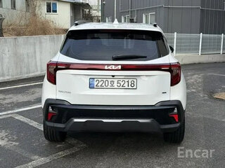 2023 Kia Seltos I, белый, 2120200 рублей, вид 5