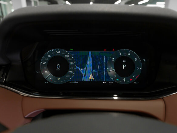 2025 Land Rover Range Rover Evoque II Рестайлинг, белый - вид 12