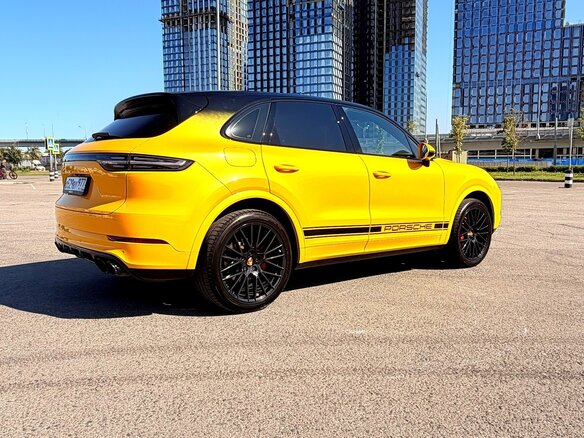2019 Porsche Cayenne III, жёлтый, 4990000 рублей - вид 16