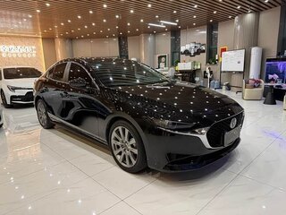 2023 Mazda 3 Axela IV (BP), чёрный, 2380000 рублей, вид 4