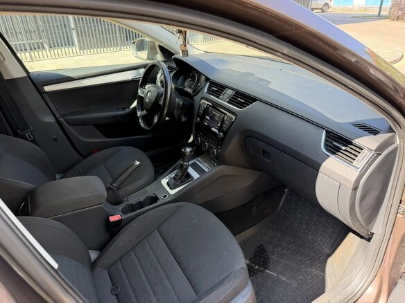 2013 Skoda Octavia III (A7), коричневый, 950000 рублей - вид 11