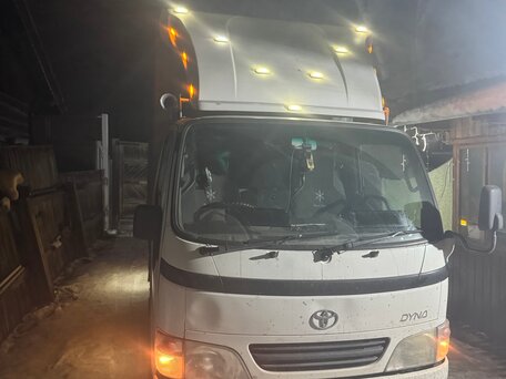 2001 Toyota Dyna, белый, 1550000 рублей, вид 2