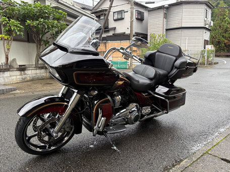 2023 Harley-Davidson CVO Road Glide Limited, пурпурный, 3635000 рублей, вид 5