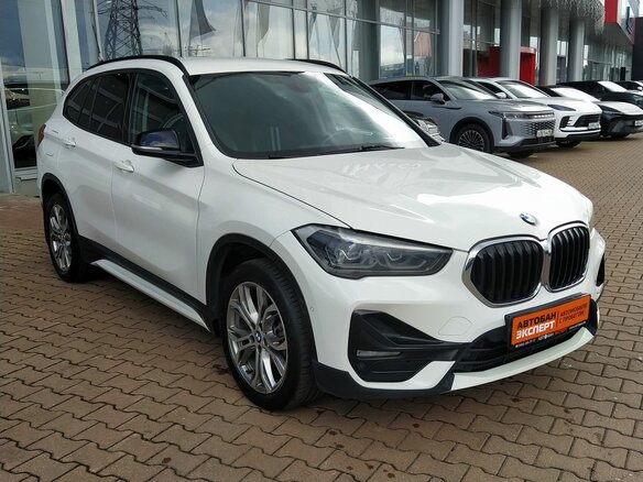 2020 BMW X1 18d xDrive II (F48) Рестайлинг, белый - вид 2