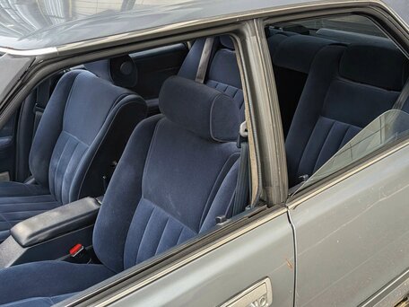 1990 Toyota Crown VIII (S130), серый, 370000 рублей, вид 4