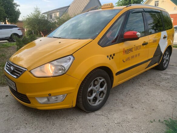 2014 Ford Galaxy II Рестайлинг, жёлтый, 535000 рублей - вид 1
