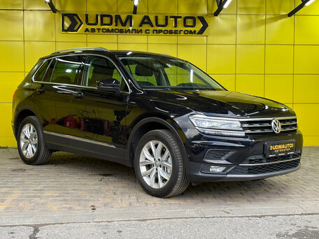 2017 Volkswagen Tiguan II, чёрный, 2399000 рублей, вид 3