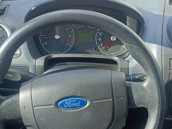 2007 Ford Fiesta Mk5, красный - вид 18