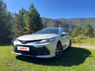 2021 Toyota Camry VIII (XV70) Рестайлинг, белый, 4270000 рублей, вид 2