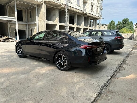 2023 BMW 5 серии 520i VIII (G60/G61/G68), синий, 5700000 рублей - вид 6