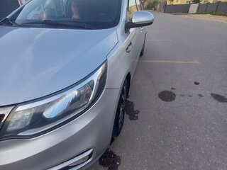 2015 Kia Rio III Рестайлинг, серебристый, 970000 рублей, вид 5
