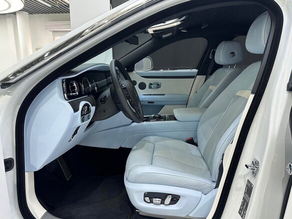2025 Rolls-Royce Ghost Extended II Рестайлинг (Series II), белый, 43000000 рублей - вид 5