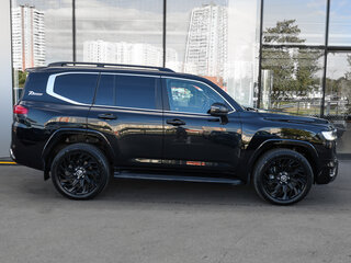2022 Toyota Land Cruiser 300 Series, чёрный, 7649000 рублей, вид 4