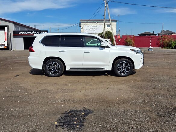 2017 Lexus LX 570 III Рестайлинг 2, белый, 7900000 рублей - вид 15