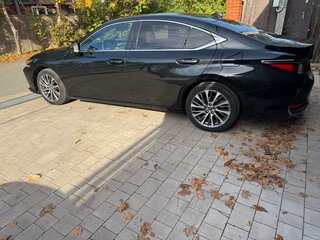 2022 Lexus ES 250 VII Рестайлинг, чёрный, 4990000 рублей, вид 5